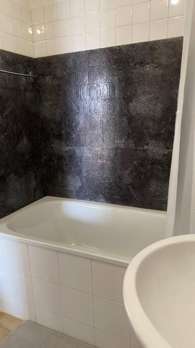 Loft With Romantic View Over The Eiffel Tower Apartment *