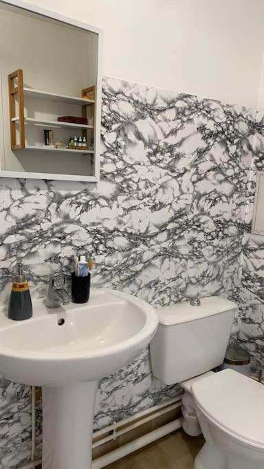 Loft With Romantic View Over The Eiffel Tower *